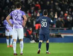 领先优势明显引发热议！，浓眉哥在巴黎圣日耳曼比赛中重要助攻再创辉煌时刻(激荡全钟瑞主演阵容)-爱游戏